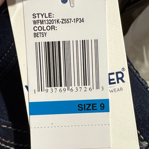 Wallflower Women's Ankle Jeans in Dark Blue NWT - Picture 4 of 7